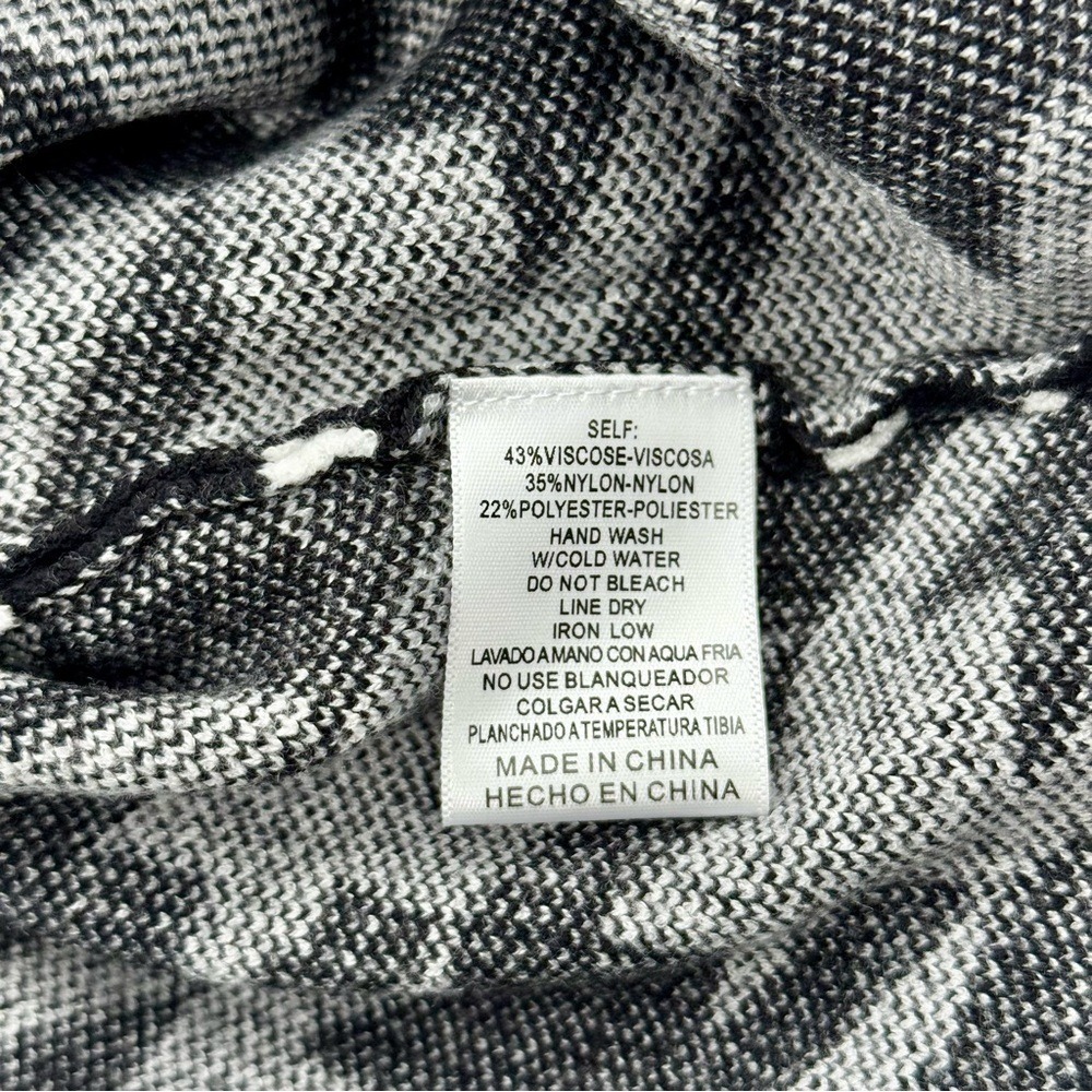 Six/Fifty Classic Houndstooth Black and White Women's Sweater - Picture 7 of 9
